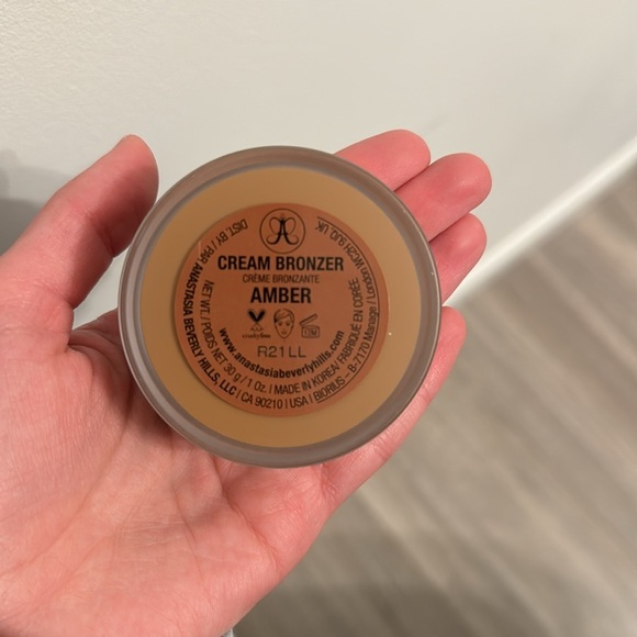 ANASTASIA BEVERLY HILLS Cream Bronzer in Amber - Picture 7 of 7